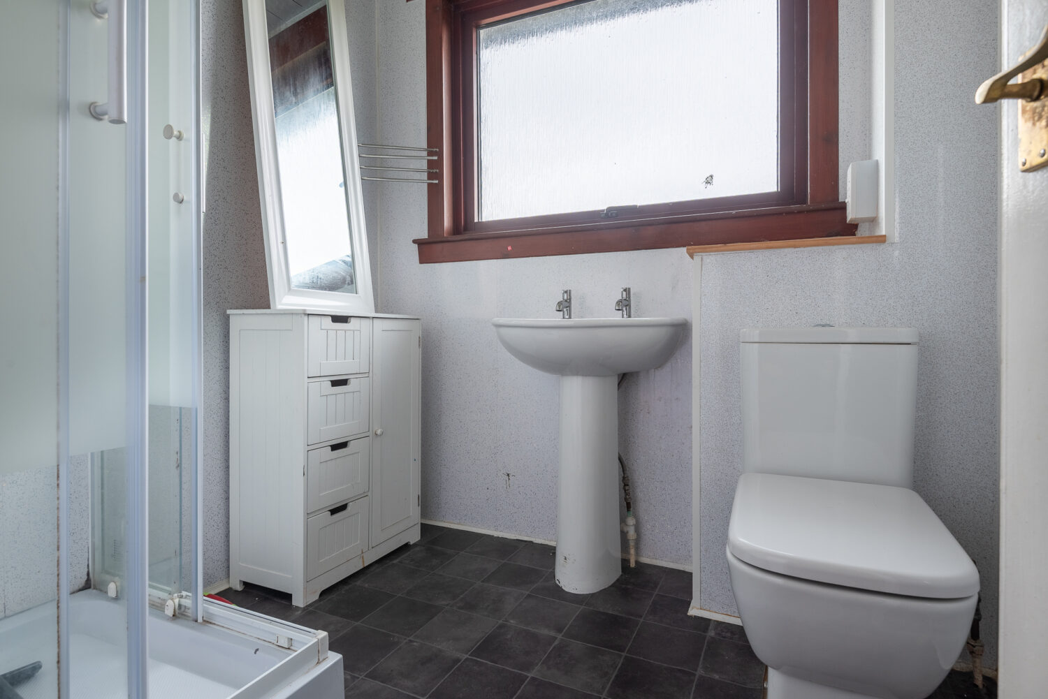 6.-Shower-Room