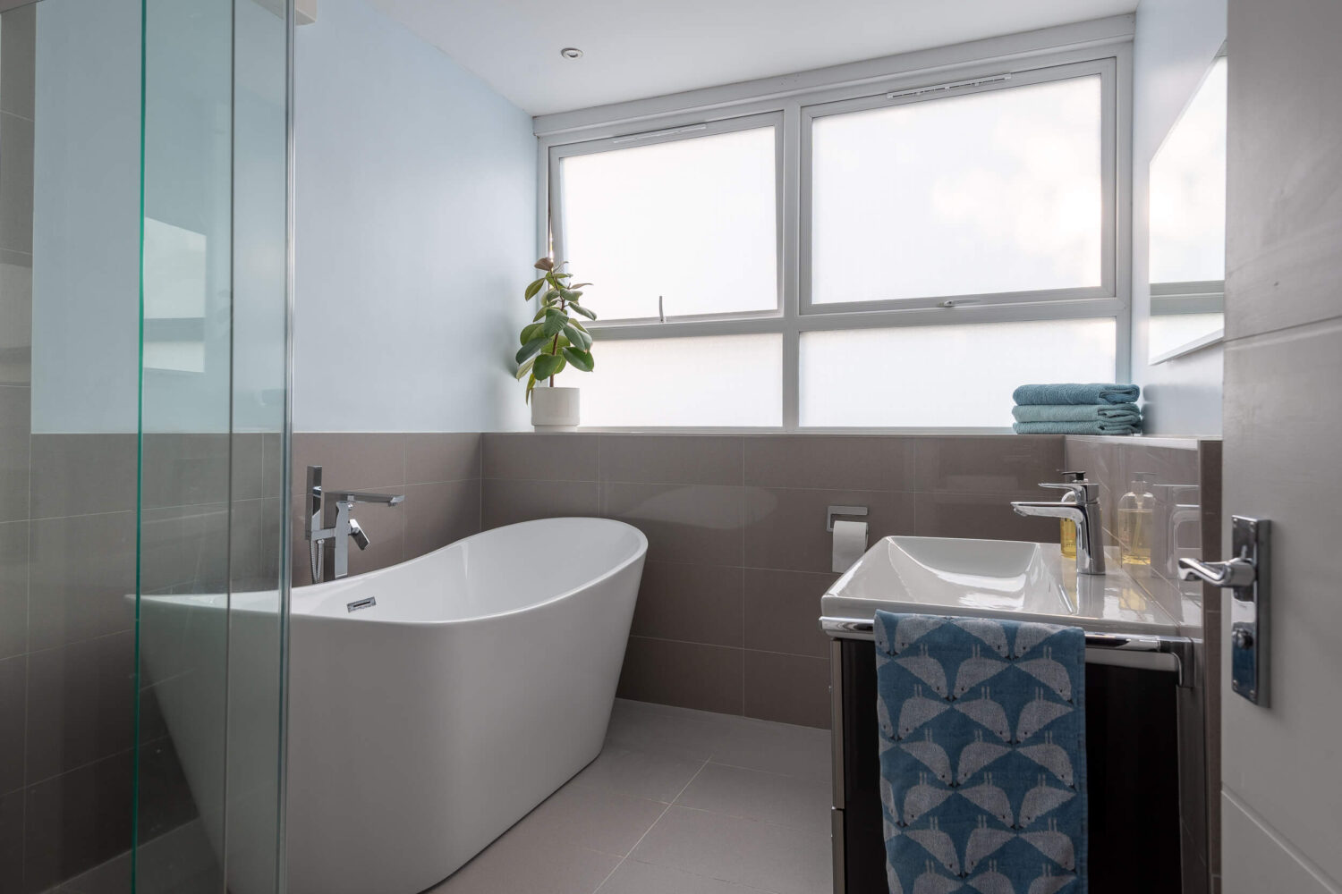 13.-Bathroom
