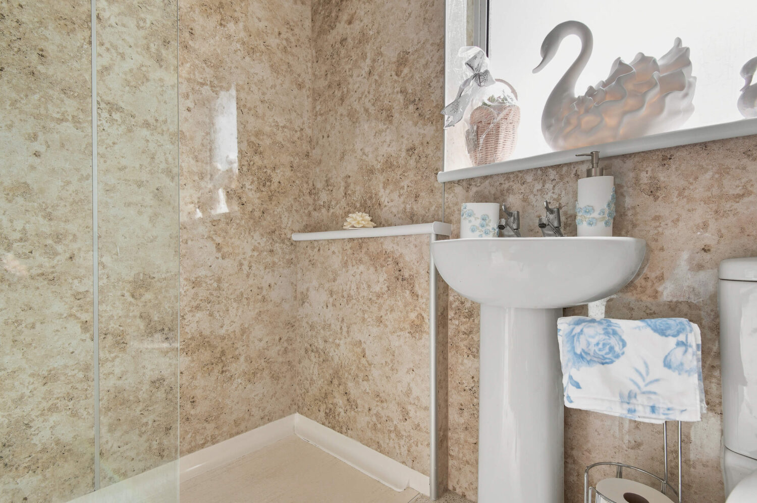 16.-Shower-Room-view