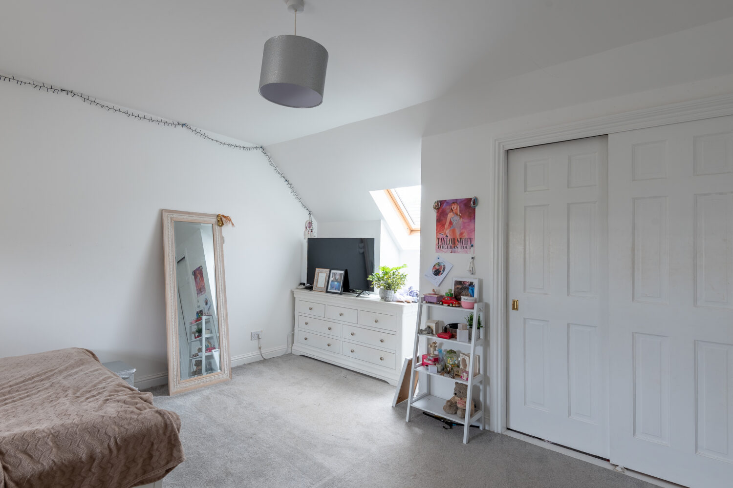 16. Bedroom