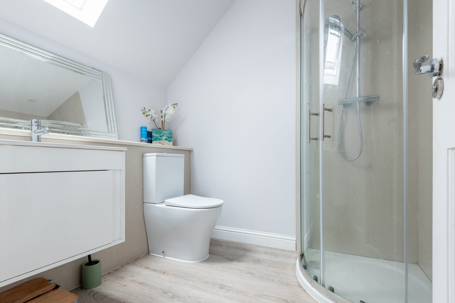 17. Ensuite