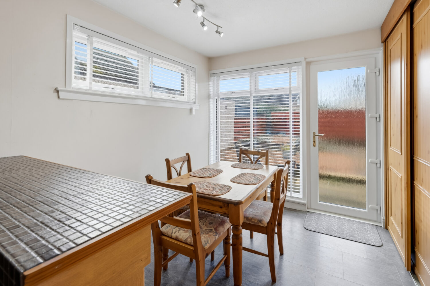 Kitchen dining